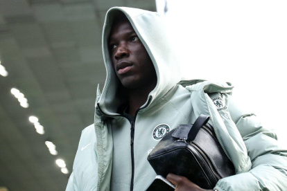 Moisés Caicedo estará en el medio campo del Chelsea.