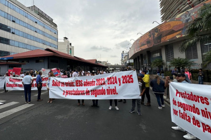 Prestadores de salud advierten suspensión de servicios por falta de pagos del IESS