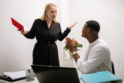 El reglamento ofrece garantías para que los denunciantes no sufran consecuencias en sus empleos.