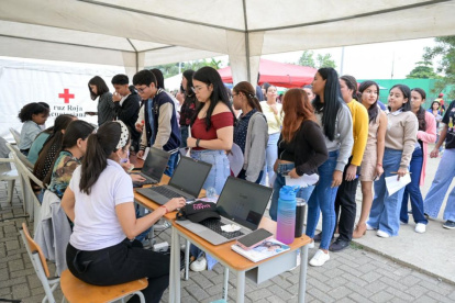 El país atraviesa una expansión histórica de matrícula, pero la falta de cupos continúa dejando fuera a miles de jóvenes cada año.