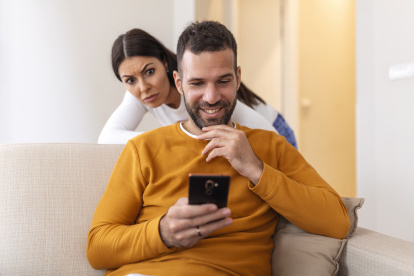 La infidelidad tiene múltiples causas. Hablamos con un sexólogo para entender el papel de la validación externa, la baja autoestima y la impulsividad