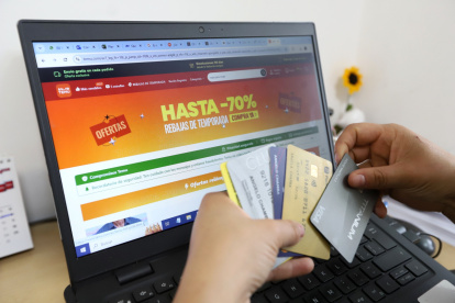 Desde el 16 de junio de 2025, Ecuador exige el pago de una tasa fija de $20 por cada paquete importado bajo el régimen 4×4.