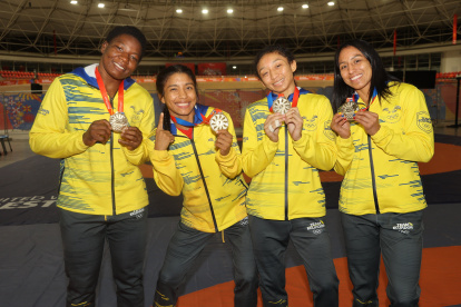 (De izquierda a derecha) Reasco, Yépez, Mollocana y Valverde fueron campeonas de sus respectivas categorías.