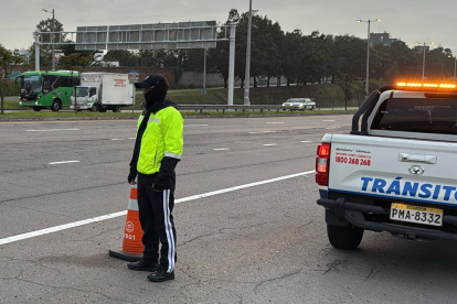 Los uniformados de la AMT controlaron el tránsito en la Ruta Viva, mientras se realizaba la protesta de los transportistas.