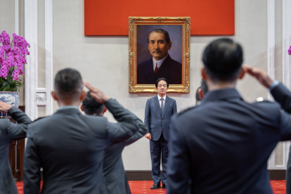 William Lai, presidente de Taiwán, asistiendo a una ceremonia de promoción de generales este martes 25 de noviembre.