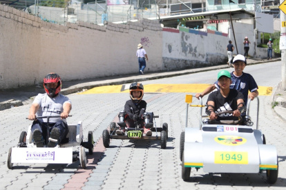 Las carreras de los coches de madera de las fiestas de Quito fueron declaradas patrimonio intangible hace varios años.