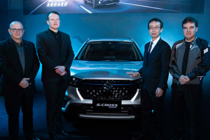 Fausto Baca, presidente de Suzuki Ecuador; István Bodó, agregado comercial de la Embajada de Hungría; Horiuchi Toshihiko, embajador de Japón; y Esteban Acosta, gerente general de Suzuki Ecuador.