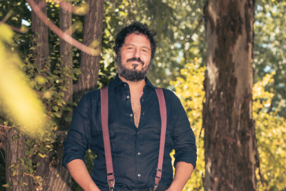 Juan Gómez Canca, conocido artísticamente como El Kanka, es compositor y músico español. Su nuevo tema ya fue lanzado.