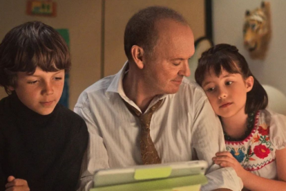 Acepte la propuesta de ver "El padre del año", tal vez podría sorprenderse.