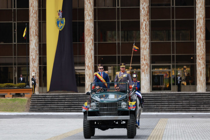 El presidente de la República, Daniel Noboa, participó el 26 de noviembre de la ceremonia de ascensos honoríficos de los comandantes generales de las Fuerzas Terrestres, Naval y Aérea.