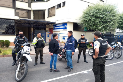 Hombre que se hacía pasar por funcionario de la AMC recibe condena en Quito.