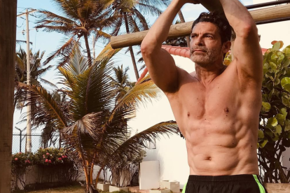 filmografía completa del actor colombiano con todas sus series y películas. Descubre su trayectoria en televisión y cine colombiano