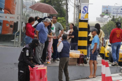 La fila de clientes por las ofertas del viernes negro no fue muy extensa este 28 de noviembre.