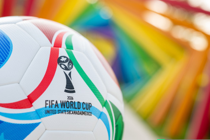 El concurso invita a los hinchas a pronosticar la conformación de los grupos del Mundial 2026 para ganar un viaje doble al torneo.