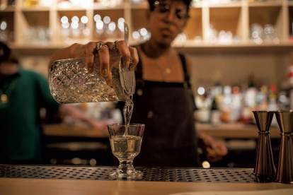 El canelazo pasó de bebida tradicional a propuesta gourmet, hecha con especias y frutas.