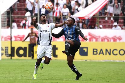 Liga de Quito e Independiente del Valle se enfrentan en el estadio Rodrigo Paz.