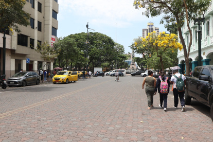 A lo largo del bulevar 9 de Octubre, en el centro de Guayaquil, se plantea establecer supermanzanas.