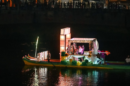 Tradición. Diez góndolas desfilarán por el río de Vinces este sábado.