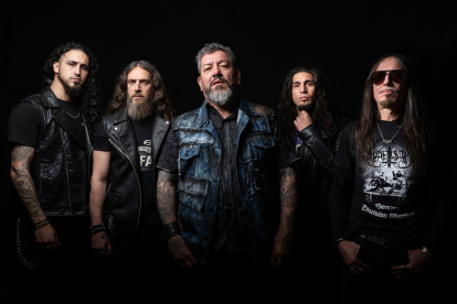 Horcas son: Norberto "Topo" Yañez (bajo, derecha), Walter Meza (voz), Cristian Romero (batería), Sebastián Coria y Lucas Bravo (guitarras).