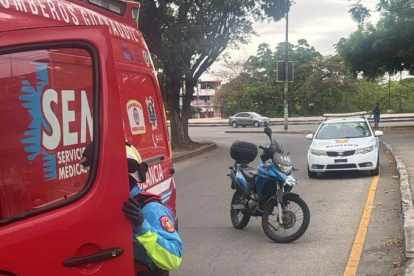 El siniestro vial ocurrió en la intersección de Enrique de Grau Ruiz y Antonio Parra Velasco, en el sector de Sauces 9.