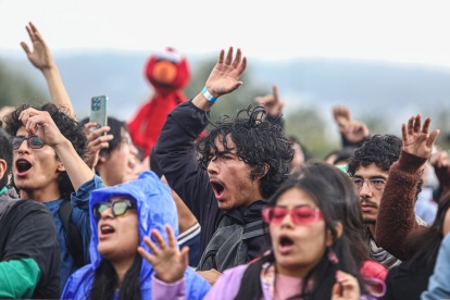 Un torrencial aguacero cayó el primer día del Quitofest 2025.