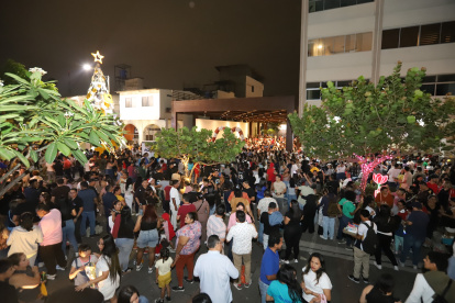 Tras el éxito de una primera edición ciudadana, personas de todas las edades fueron a la calle Panamá, en la Zona Rosa de Guayaquil, para bailar, cantar y compartir.