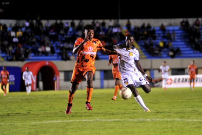 Barcelona SC sufre ante la presión alta de Libertad en el duelo por la fecha 7 del hexagonal.