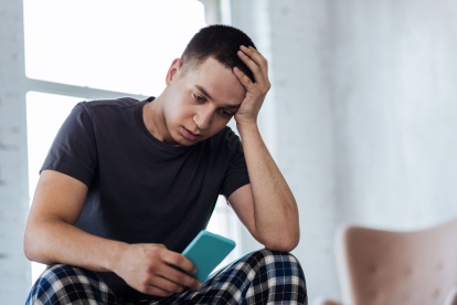 La OMS advierte que 1 de cada 6 personas sufre soledad, un fenómeno que ya representa una amenaza global para la salud pública.