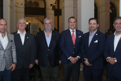 Eliseo Mosconi, Gustavo García, Fernando Bertero, Otton Lara, Andrés Valdivieso y Billy Váscones.