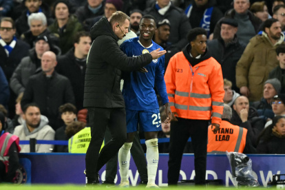 Caicedo (24 años) recibió con Chelsea la primera expulsión a nivel de clubes en su carrera.