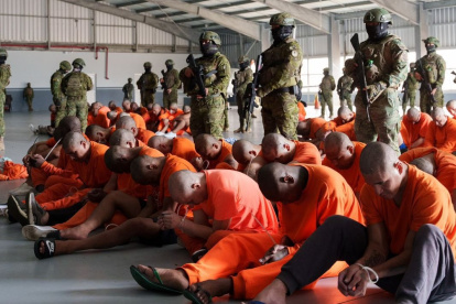 El Gobierno de Daniel Noboa puso en funcionamiento la cárcel de El Encuentro con el traslado de 300 presos, el 10 de noviembre de 2025.