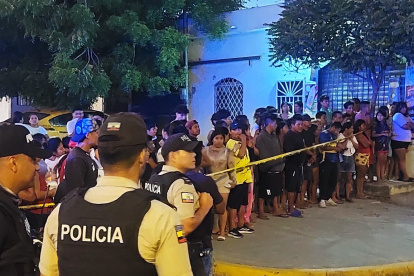 El crimen se cometió afuera de un negocio ubicado en la intersección de las calles 19 y 40, en La Libertad.