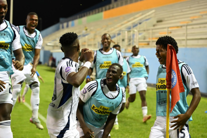 Ante Delfín, Emelec cortó una racha de cuatro derrotas al hilo.