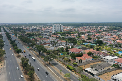 Foto referencial de vía a la Costa en Guayaquil,