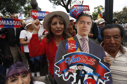 Parroquias rurales llegan a la plaza grande en apoyo a Daniel Noboa.