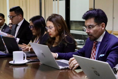 El fiscal Alarcón formuló cargos contra el exjuez David Jacho por presunto acoso sexual.