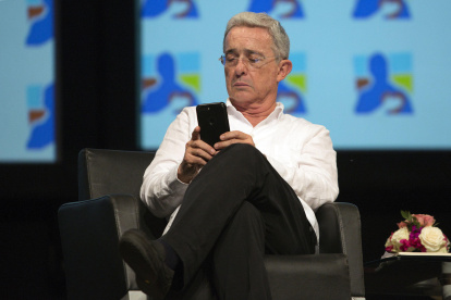 Fotografía de archivo del expresidente colombiano y líder del partido de derechas Centro Democrático, Álvaro Uribe Vélez.