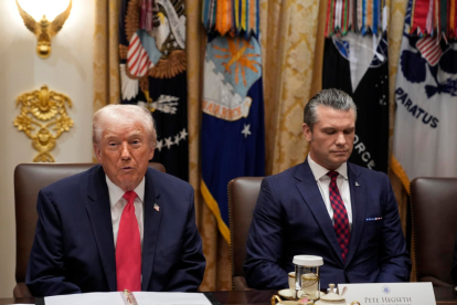 El presidente estadounidense, Donald Trump, interviene en una reunión de su gabinete en la Sala del Gabinete de la Casa Blanca, en Washington