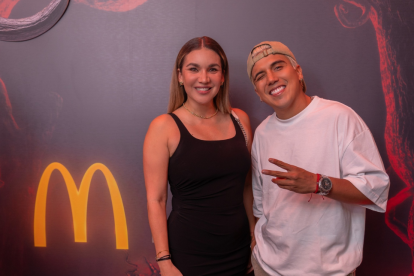 Kathiuska Peralta y Erick Falcón asistieron a la experiencia inmersiva del universo de Hawkins.