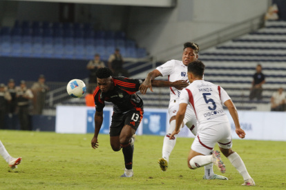 Emelec cayó 2-1 en casa contra Liga de Quito en la semifinal (ida) de la Copa Ecuador.