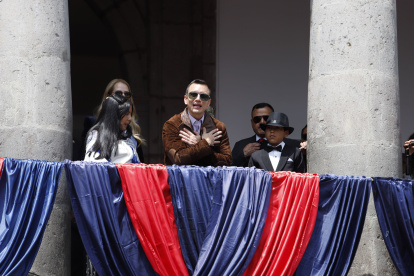 Daniel Noboa estuvo por media hora en el balcón del Palacio de Gobierno.