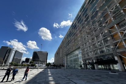 El ministro de Trabajo descartó despidos masivos en el sector público.