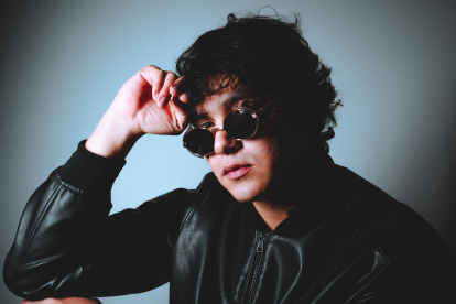 Rayo Pluzz: artista ecuatoriano de 25 años.