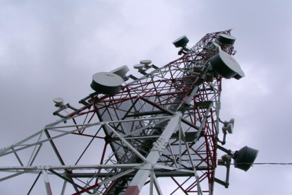 Claro y Movistar (hoy Tigo) pagarán al Estado $ 880 millones hasta 2038, por renovación de contratos.