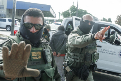 Agentes de la Patrulla Fronteriza realizan detenciones en Nueva Orleáns, Luisiana (EE.UU.)