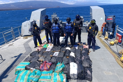 Las Fuerzas Armadas informaron sobre la aprehensión de una embarcación con siete tripulantes durante un patrullaje en Galápagos.