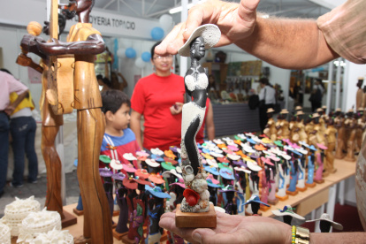 El programa priorizará sectores como artesanías, calzado, textil y autopartes, aunque estará abierto a todas las categorías de productos.