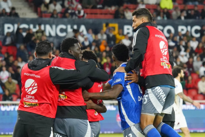 Emelec festeja el 1-0 ante Liga de Quito en las semifinales de vuelta de la Copa Ecuador 2025.