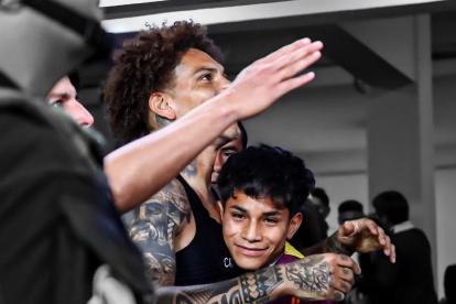 Pol Deportes, Cliver Huamán Sánchez junto a Paolo Guerrero.