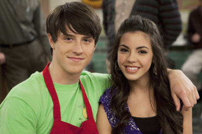 Shane Harper y Samantha Boscarino ahora están oficialmente casados.